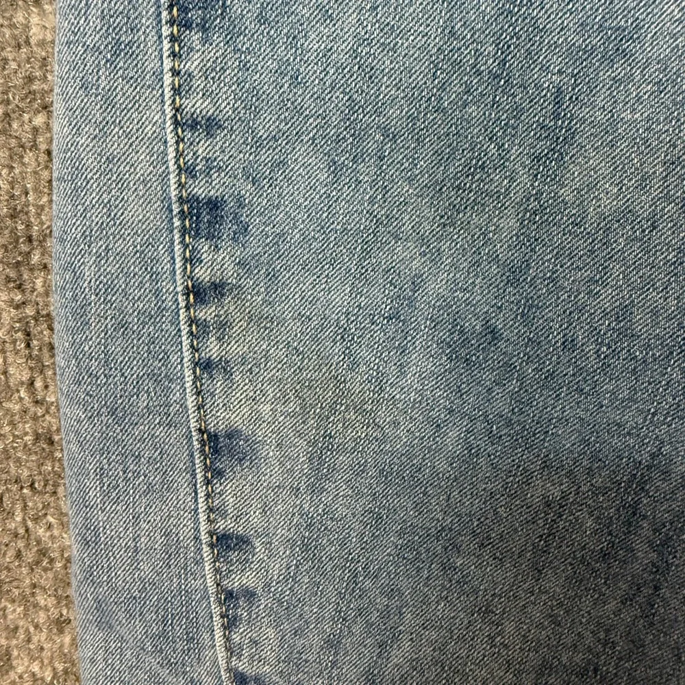 YMI Barrel Fit Jeans Womens 1/25 Light Blue Raw Hem Curved Leg Stretch FP92414